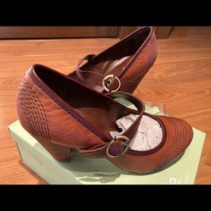 Nicole Beautiful Walnut heels Leather Brown 8.5